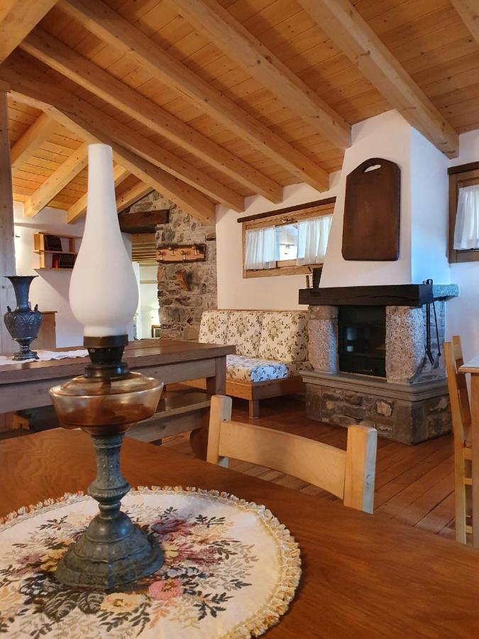 La Tana Del Tasso Rooms&Breakfast Camerata Cornello Εξωτερικό φωτογραφία